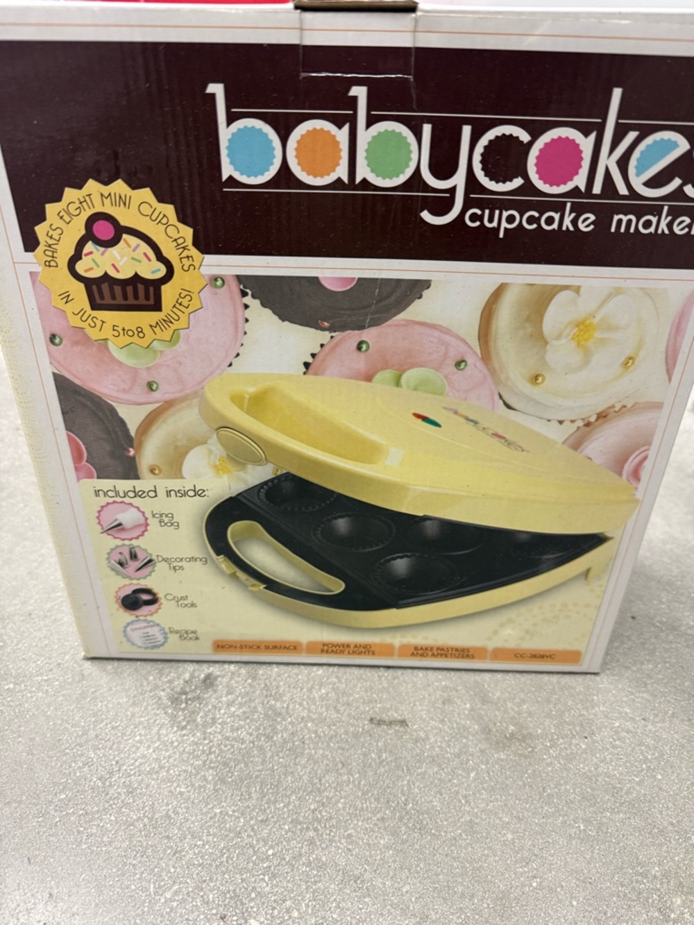 Babycakes Cupcake Maker Bakes 8 Mini Cupcakes In 5 To 8 Minutes NIB